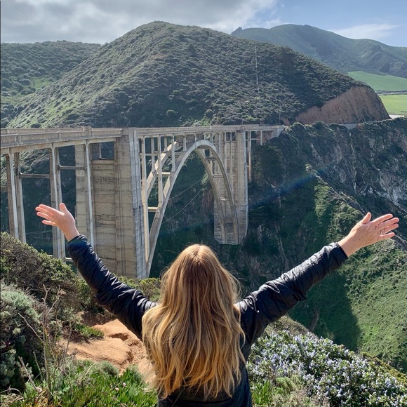 Meet your Posher, Erin 👗 POSH AMBASSADOR - Picture 2 of 11